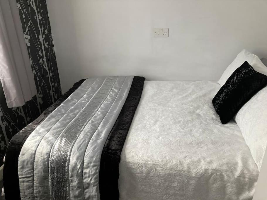 In The Heart Of Chichester Appartement Buitenkant foto
